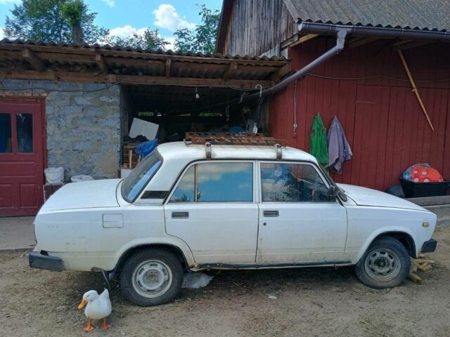 Білий ВАЗ 2105, об'ємом двигуна 0 л та пробігом 100 тис. км за 269 $, фото 1 на Automoto.ua