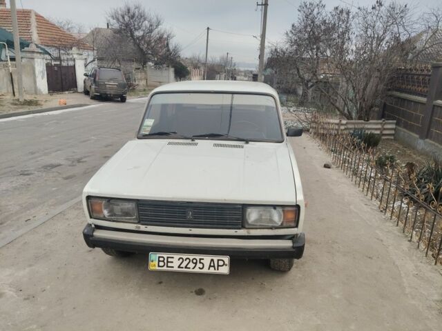 Белый ВАЗ 2105, объемом двигателя 2 л и пробегом 2 тыс. км за 750 $, фото 1 на Automoto.ua