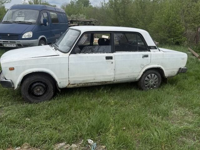 Белый ВАЗ 2105, объемом двигателя 1.6 л и пробегом 200 тыс. км за 600 $, фото 1 на Automoto.ua