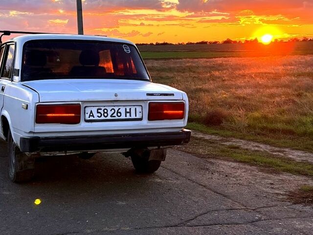 Белый ВАЗ 2105, объемом двигателя 1.3 л и пробегом 130 тыс. км за 650 $, фото 1 на Automoto.ua