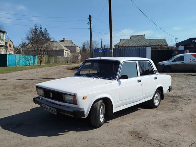 Белый ВАЗ 2105, объемом двигателя 0 л и пробегом 444 тыс. км за 869 $, фото 1 на Automoto.ua