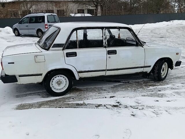Белый ВАЗ 2105, объемом двигателя 1.8 л и пробегом 140 тыс. км за 399 $, фото 1 на Automoto.ua