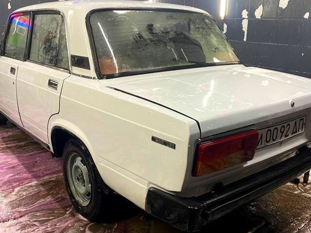 Білий ВАЗ 2105, об'ємом двигуна 1.5 л та пробігом 192 тис. км за 560 $, фото 1 на Automoto.ua