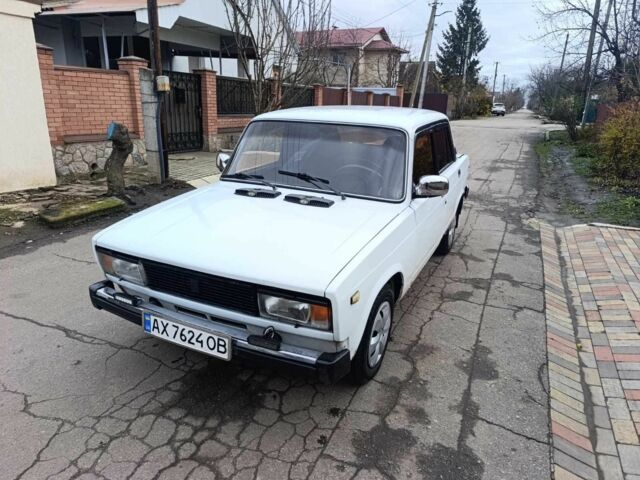 Белый ВАЗ 2105, объемом двигателя 1.5 л и пробегом 200 тыс. км за 1050 $, фото 1 на Automoto.ua