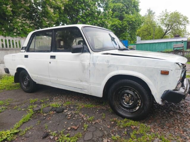 Белый ВАЗ 2105, объемом двигателя 1.2 л и пробегом 300 тыс. км за 350 $, фото 1 на Automoto.ua