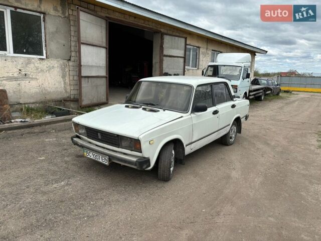 Белый ВАЗ 2105, объемом двигателя 1.5 л и пробегом 130 тыс. км за 750 $, фото 1 на Automoto.ua