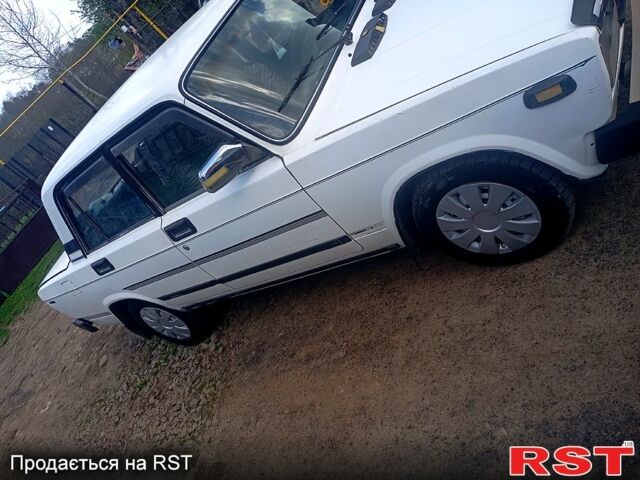 Белый ВАЗ 2105, объемом двигателя 15 л и пробегом 196 тыс. км за 650 $, фото 1 на Automoto.ua