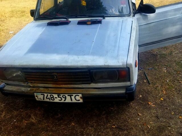 Белый ВАЗ 2105, объемом двигателя 1.3 л и пробегом 303 тыс. км за 310 $, фото 1 на Automoto.ua
