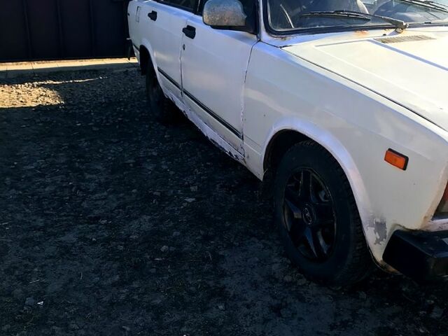 Белый ВАЗ 2105, объемом двигателя 1.2 л и пробегом 127 тыс. км за 210 $, фото 1 на Automoto.ua