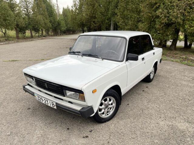 Белый ВАЗ 2105, объемом двигателя 1.3 л и пробегом 99 тыс. км за 1400 $, фото 1 на Automoto.ua