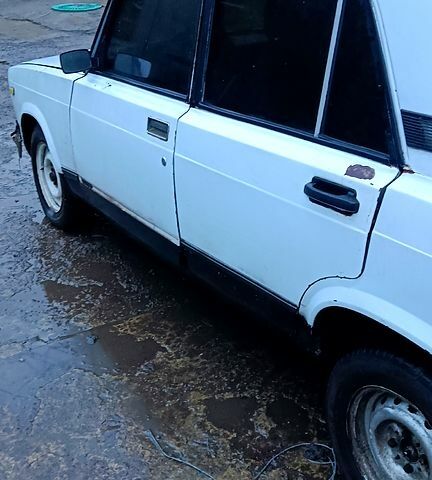 Белый ВАЗ 2105, объемом двигателя 1.2 л и пробегом 0 тыс. км за 350 $, фото 1 на Automoto.ua