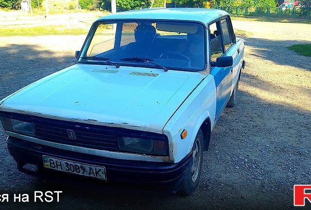 Белый ВАЗ 2105, объемом двигателя 1.5 л и пробегом 0 тыс. км за 560 $, фото 1 на Automoto.ua
