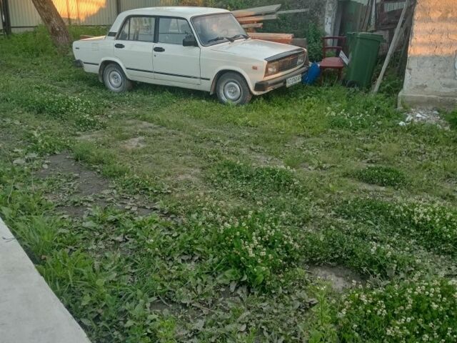 Белый ВАЗ 2105, объемом двигателя 1 л и пробегом 575 тыс. км за 358 $, фото 1 на Automoto.ua