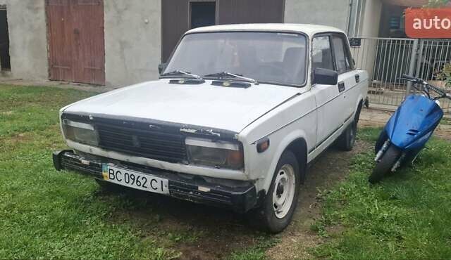 Белый ВАЗ 2105, объемом двигателя 1.5 л и пробегом 235 тыс. км за 300 $, фото 1 на Automoto.ua