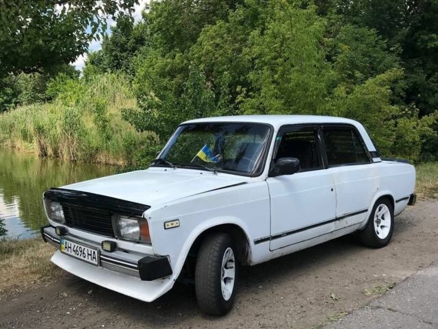 Белый ВАЗ 2105, объемом двигателя 1.7 л и пробегом 100 тыс. км за 833 $, фото 1 на Automoto.ua