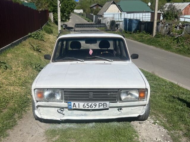 Белый ВАЗ 2105, объемом двигателя 1.5 л и пробегом 65 тыс. км за 476 $, фото 1 на Automoto.ua