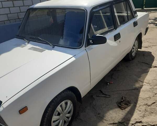 Белый ВАЗ 2105, объемом двигателя 1.5 л и пробегом 79 тыс. км за 900 $, фото 1 на Automoto.ua
