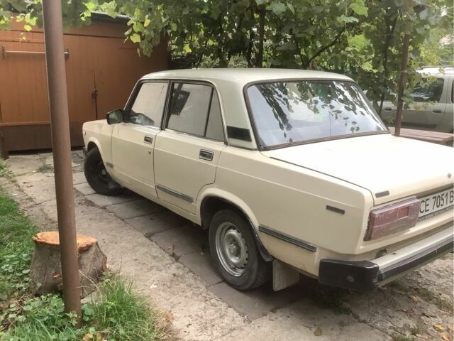 Белый ВАЗ 2105, объемом двигателя 1.5 л и пробегом 300 тыс. км за 1050 $, фото 1 на Automoto.ua