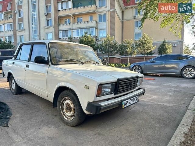 Белый ВАЗ 2105, объемом двигателя 1.2 л и пробегом 200 тыс. км за 450 $, фото 1 на Automoto.ua
