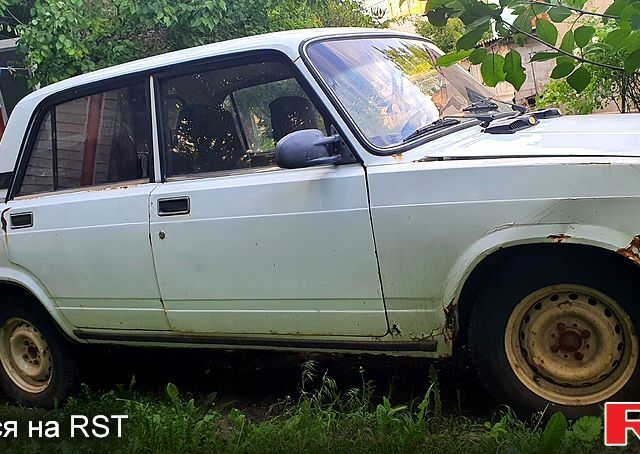 Белый ВАЗ 2105, объемом двигателя 1.5 л и пробегом 0 тыс. км за 350 $, фото 1 на Automoto.ua