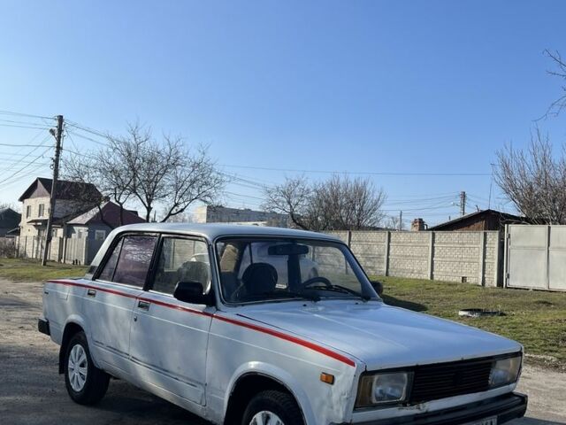 Белый ВАЗ 2105, объемом двигателя 1.5 л и пробегом 150 тыс. км за 450 $, фото 1 на Automoto.ua