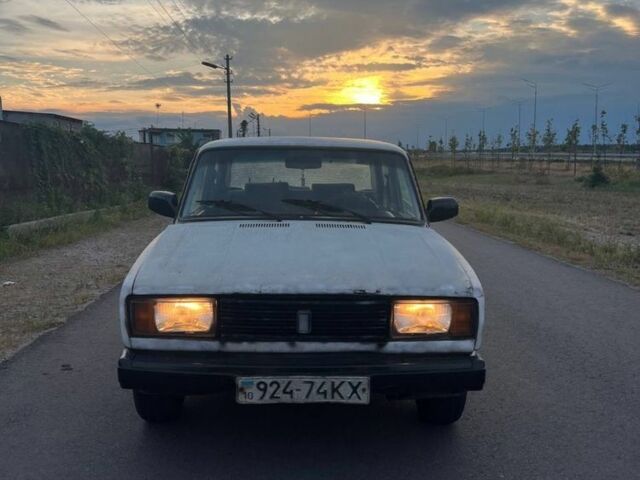 Белый ВАЗ 2105, объемом двигателя 1.5 л и пробегом 81 тыс. км за 561 $, фото 1 на Automoto.ua