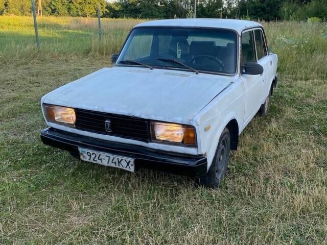 Белый ВАЗ 2105, объемом двигателя 0 л и пробегом 40 тыс. км за 349 $, фото 1 на Automoto.ua