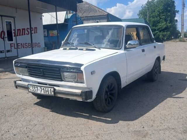 Белый ВАЗ 2105, объемом двигателя 1.3 л и пробегом 77 тыс. км за 606 $, фото 1 на Automoto.ua