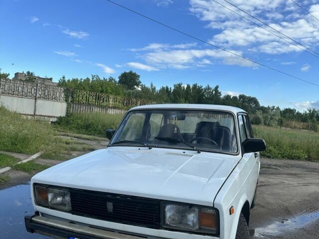 Белый ВАЗ 2105, объемом двигателя 1.5 л и пробегом 350 тыс. км за 634 $, фото 1 на Automoto.ua