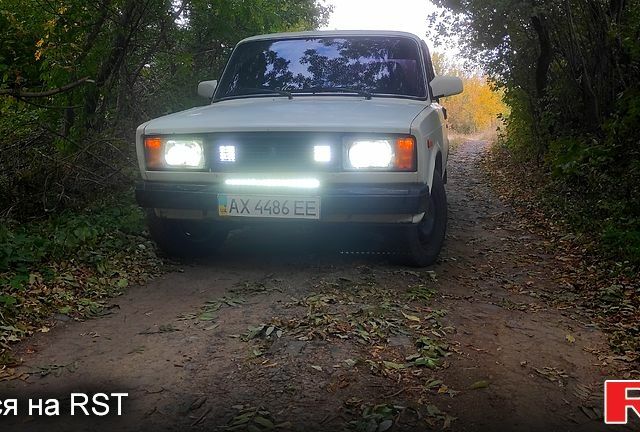 Білий ВАЗ 2105, об'ємом двигуна 1.7 л та пробігом 93 тис. км за 1000 $, фото 1 на Automoto.ua