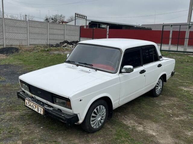 Білий ВАЗ 2105, об'ємом двигуна 1.2 л та пробігом 300 тис. км за 700 $, фото 1 на Automoto.ua