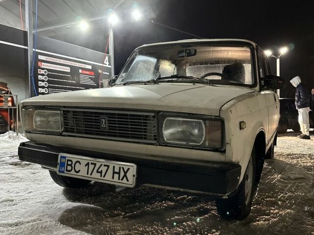Белый ВАЗ 2105, объемом двигателя 1.5 л и пробегом 200 тыс. км за 500 $, фото 1 на Automoto.ua