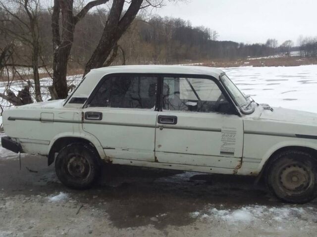 Белый ВАЗ 2105, объемом двигателя 1.3 л и пробегом 158 тыс. км за 530 $, фото 1 на Automoto.ua