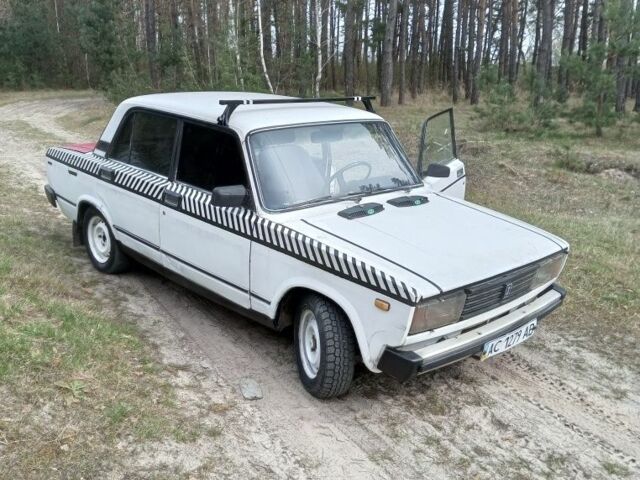 Белый ВАЗ 2105, объемом двигателя 1.5 л и пробегом 70 тыс. км за 311 $, фото 1 на Automoto.ua