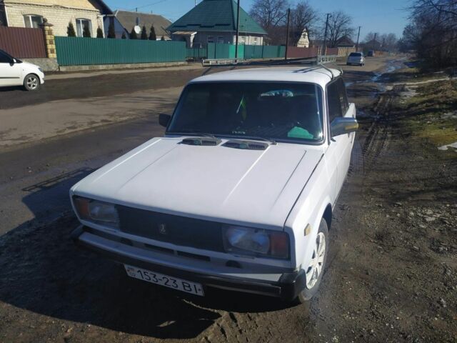 Белый ВАЗ 2105, объемом двигателя 1 л и пробегом 111 тыс. км за 1200 $, фото 1 на Automoto.ua