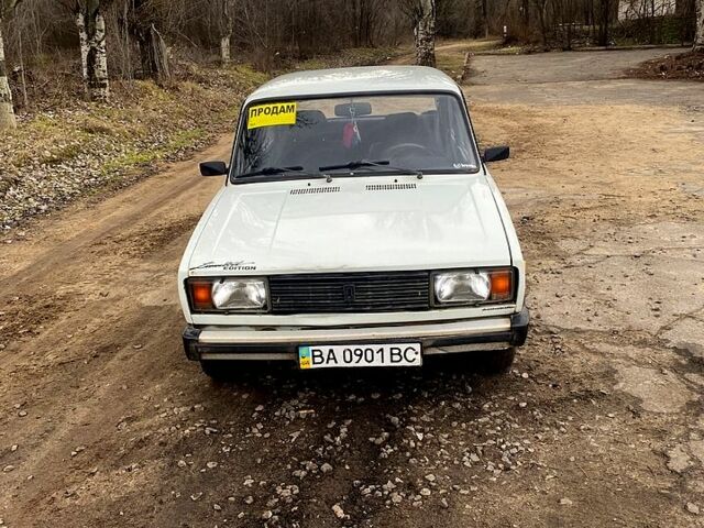 Белый ВАЗ 2105, объемом двигателя 1.5 л и пробегом 150 тыс. км за 1200 $, фото 1 на Automoto.ua