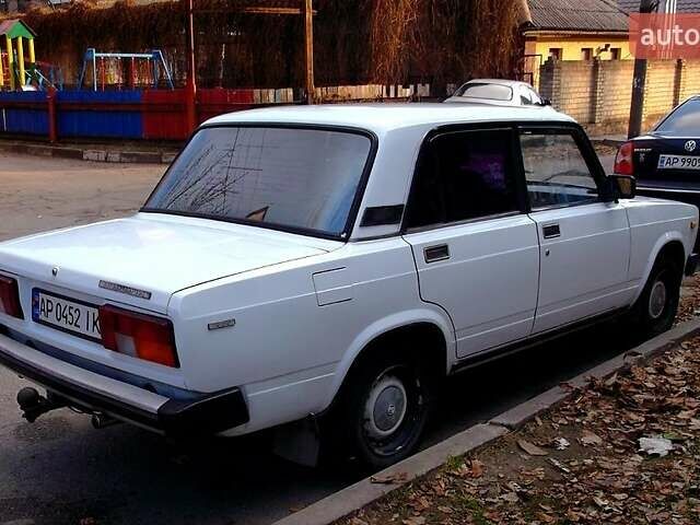 Белый ВАЗ 2105, объемом двигателя 1.5 л и пробегом 100 тыс. км за 450 $, фото 1 на Automoto.ua