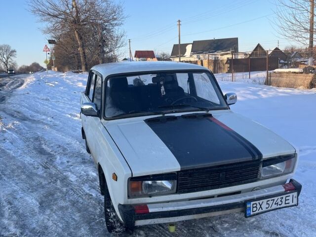 Белый ВАЗ 2105, объемом двигателя 1.5 л и пробегом 300 тыс. км за 628 $, фото 1 на Automoto.ua