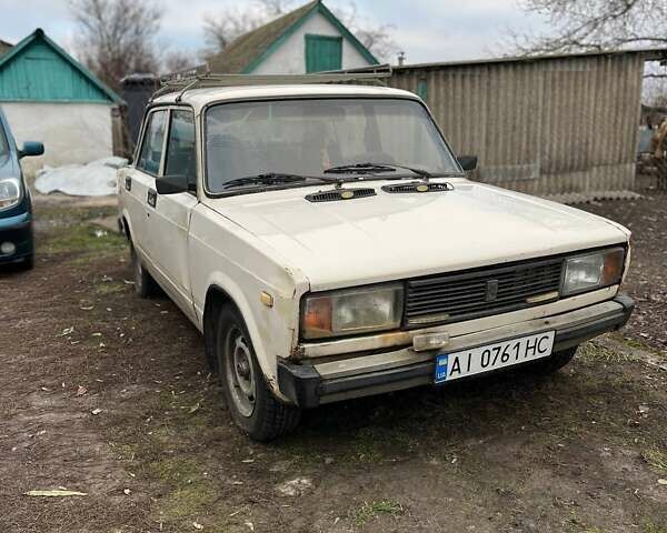 Белый ВАЗ 2105, объемом двигателя 1.5 л и пробегом 300 тыс. км за 850 $, фото 1 на Automoto.ua
