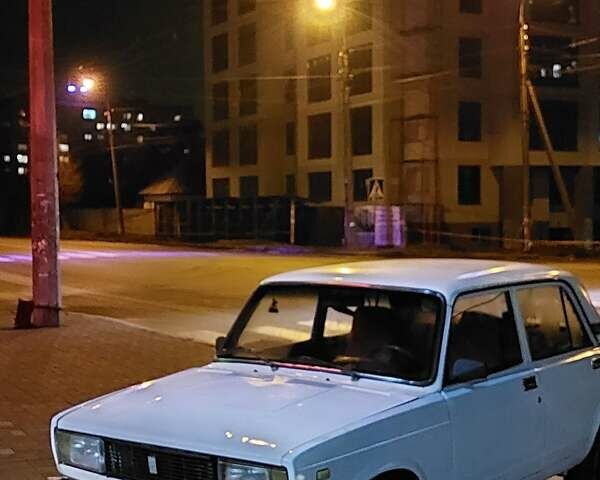 Белый ВАЗ 2105, объемом двигателя 1.5 л и пробегом 70 тыс. км за 602 $, фото 1 на Automoto.ua