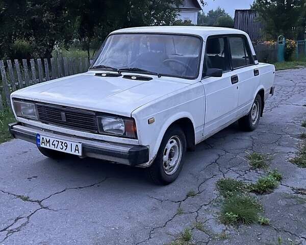 Белый ВАЗ 2105, объемом двигателя 1.5 л и пробегом 26 тыс. км за 677 $, фото 1 на Automoto.ua