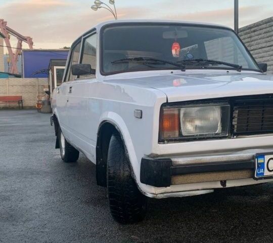 Белый ВАЗ 2105, объемом двигателя 1.5 л и пробегом 10 тыс. км за 913 $, фото 1 на Automoto.ua