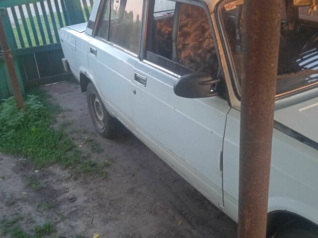 Белый ВАЗ 2105, объемом двигателя 1.5 л и пробегом 3 тыс. км за 600 $, фото 1 на Automoto.ua