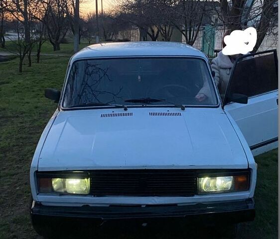 Білий ВАЗ 2105, об'ємом двигуна 1 л та пробігом 200 тис. км за 610 $, фото 1 на Automoto.ua