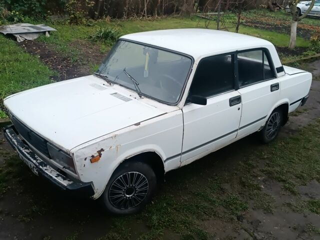 Белый ВАЗ 2105, объемом двигателя 0 л и пробегом 350 тыс. км за 350 $, фото 1 на Automoto.ua
