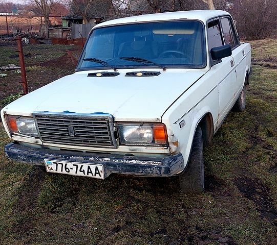 Белый ВАЗ 2105, объемом двигателя 15 л и пробегом 0 тыс. км за 415 $, фото 1 на Automoto.ua