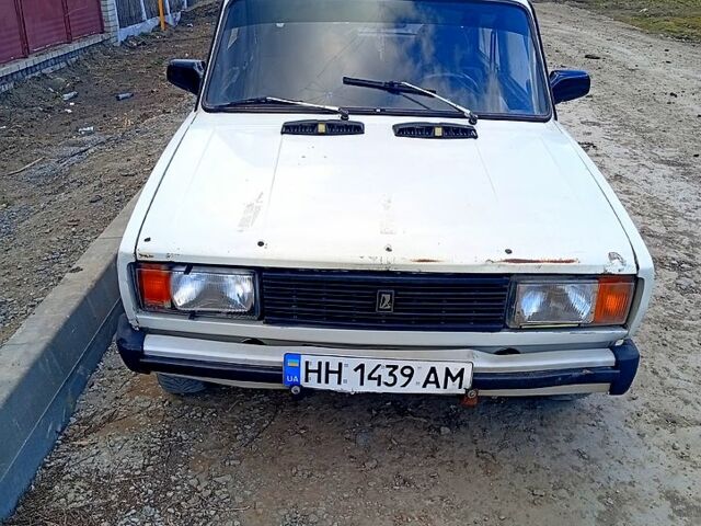 Белый ВАЗ 2105, объемом двигателя 1.5 л и пробегом 130 тыс. км за 650 $, фото 1 на Automoto.ua