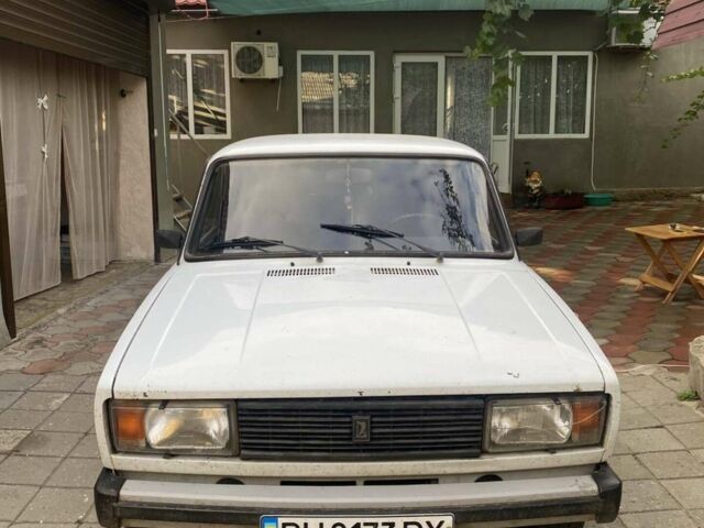 Белый ВАЗ 2105, объемом двигателя 1.45 л и пробегом 250 тыс. км за 1000 $, фото 1 на Automoto.ua