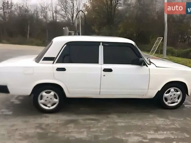 Белый ВАЗ 2105, объемом двигателя 1.5 л и пробегом 75 тыс. км за 1000 $, фото 1 на Automoto.ua
