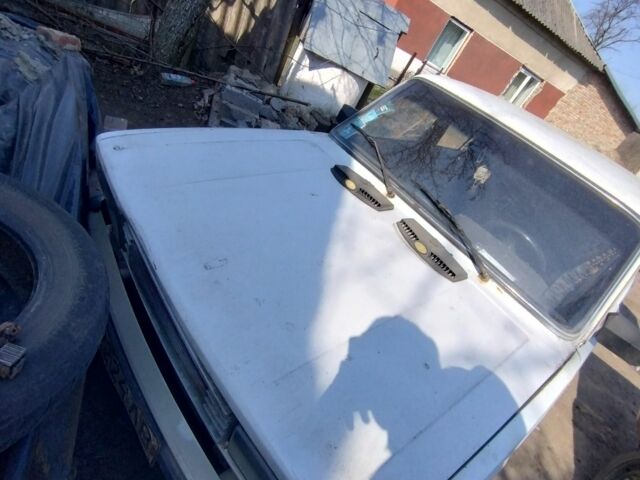 Білий ВАЗ 2105, об'ємом двигуна 0.5 л та пробігом 480 тис. км за 1500 $, фото 1 на Automoto.ua